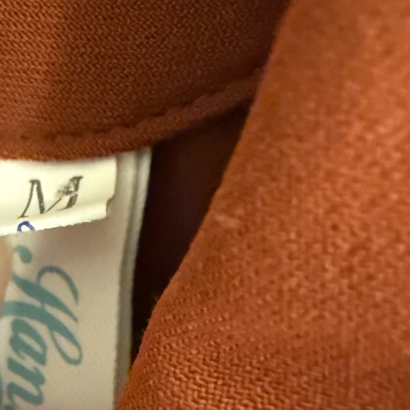 Chic Rust Blouse with White Detailing - Picture 5 of 7